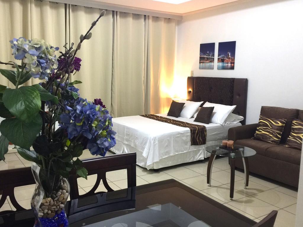 Mch Suites At Robinson'S Place Residences Manila Eksteriør bilde